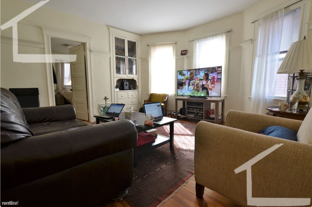 44 Easton St Apt 2 - Photo 1