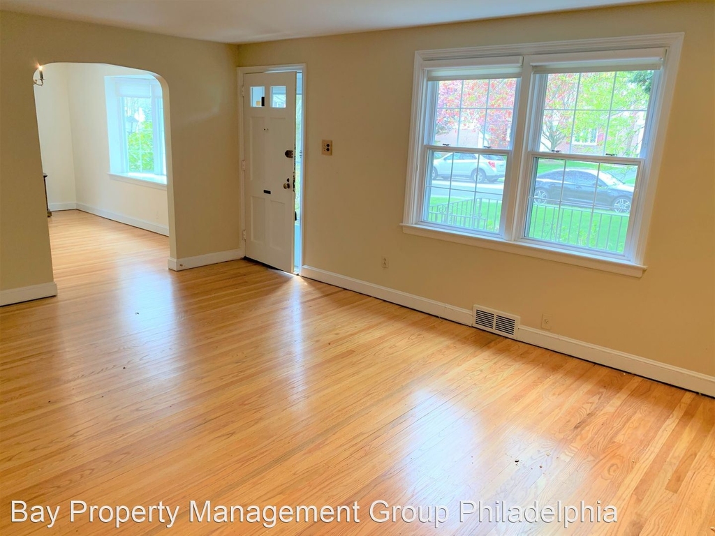 215 Pickwick Rd - Photo 1