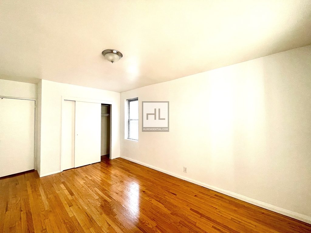 315 East 56 Street - Photo 2