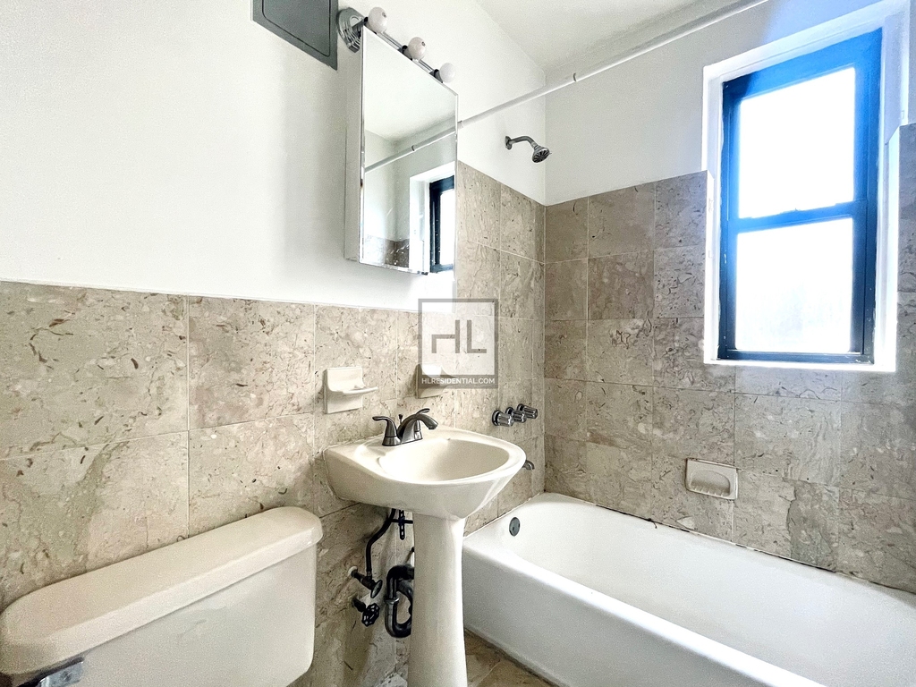 315 East 56 Street - Photo 4