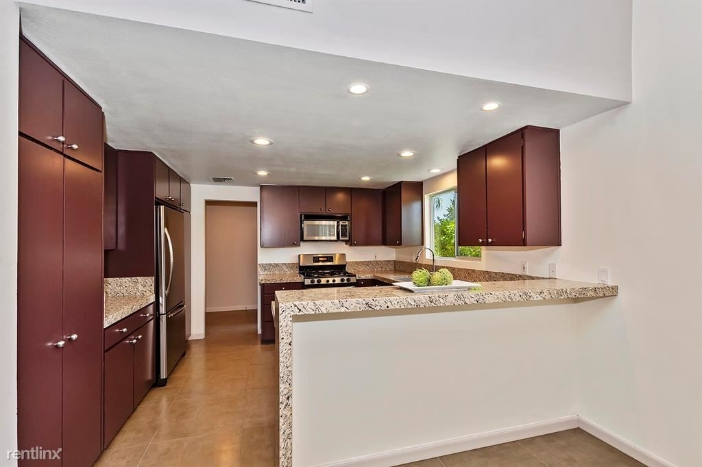 555 W Baristo Rd # # # C17 - Photo 1