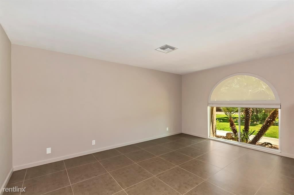 555 W Baristo Rd # # # C17 - Photo 5