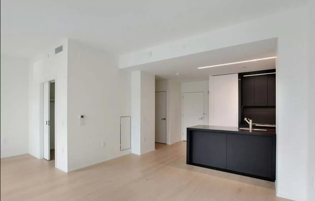 121 East 22nd Street - Photo 2