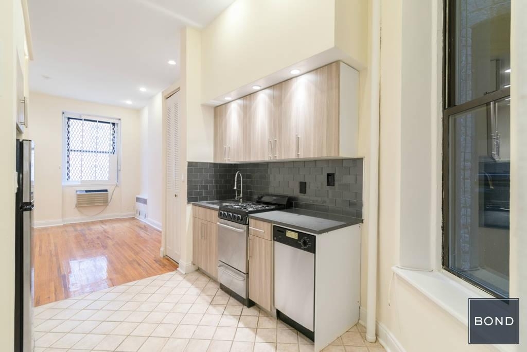 328 East 93 Street - Photo 5