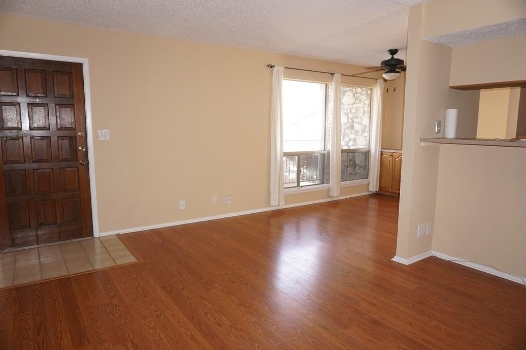 500  E Riverside Dr - Photo 1