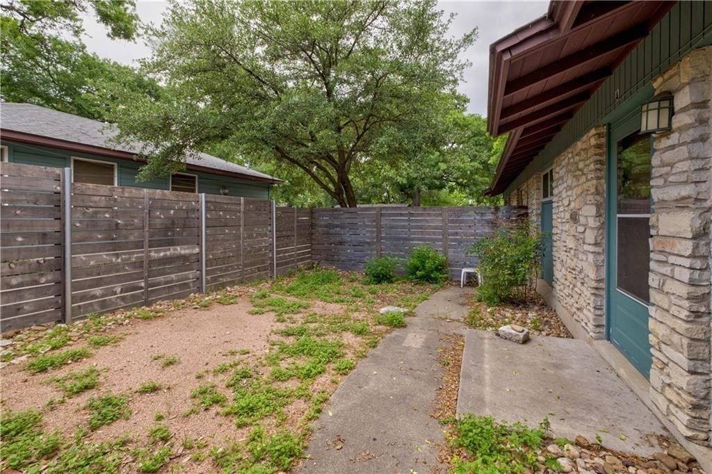 904  Post Oak St - Photo 3