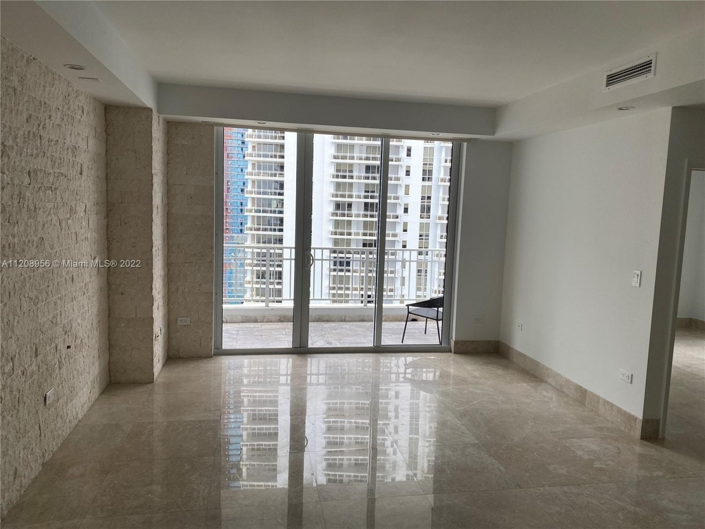 801 Brickell Key Blvd - Photo 1