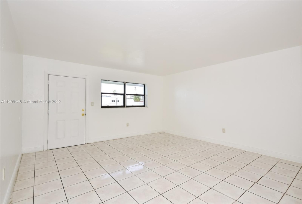 14322 Ne 18th Ave - Photo 2