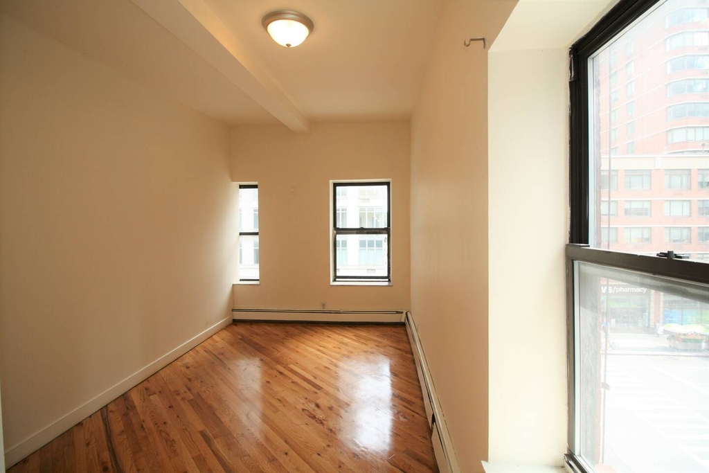 755 6th Ave - Photo 5