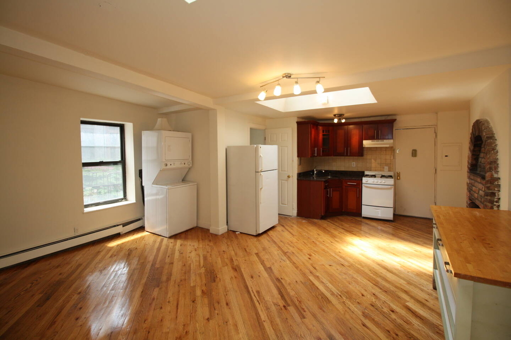 755 6th Ave - Photo 1