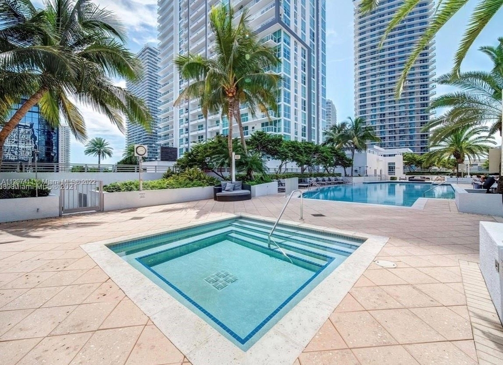 1060 Brickell Ave - Photo 3