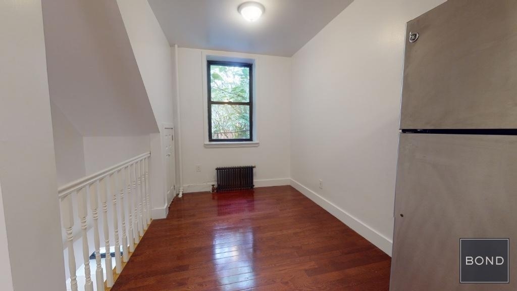 787 Ninth Avenue - Photo 3