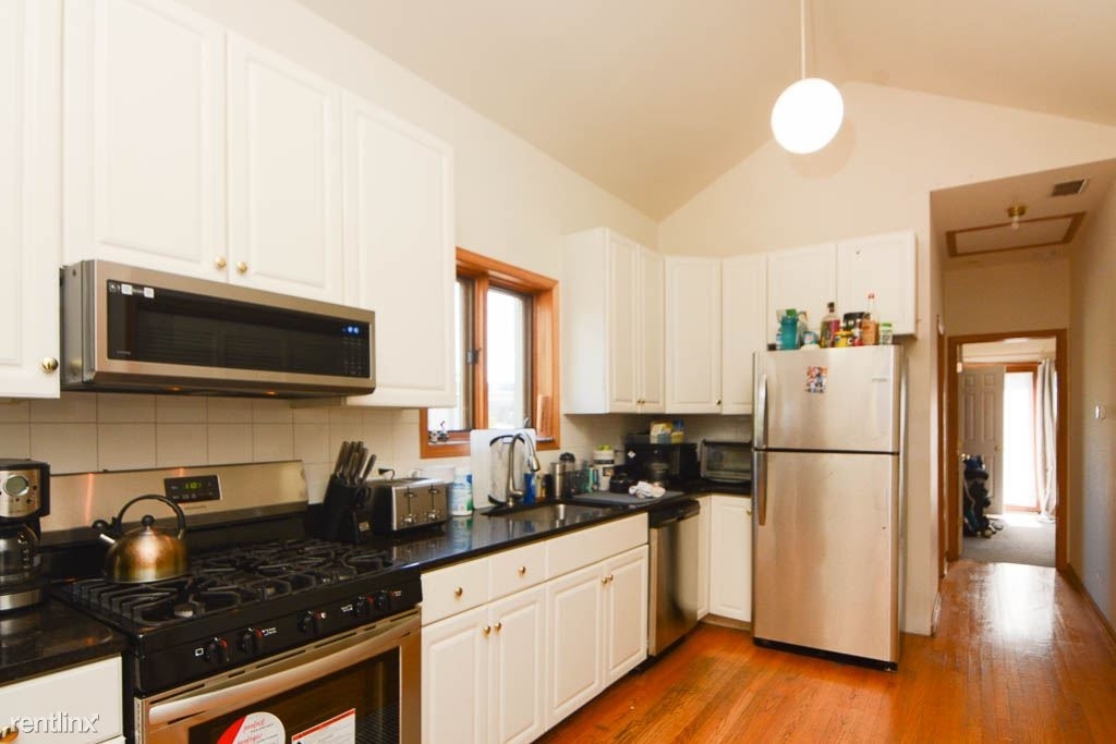 1351 N. Wolcott, Unit 4 - Photo 2