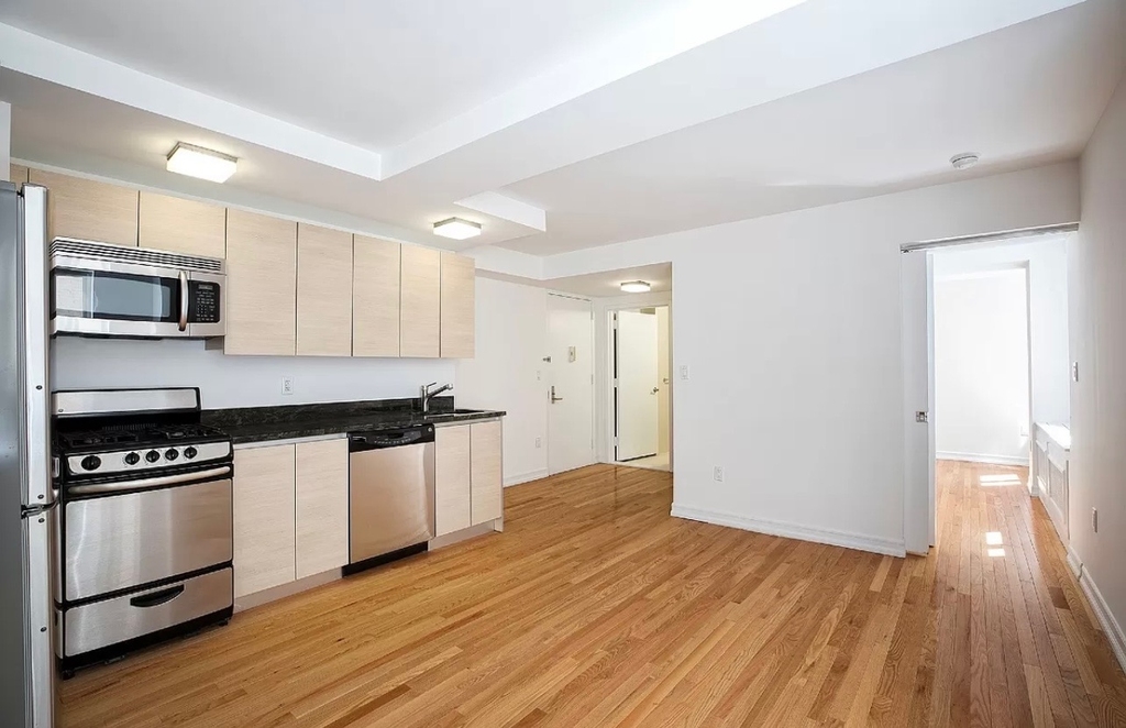752 West End Avenue - Photo 3