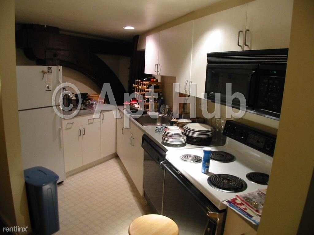 17 Bow St Apt 32 - Photo 0