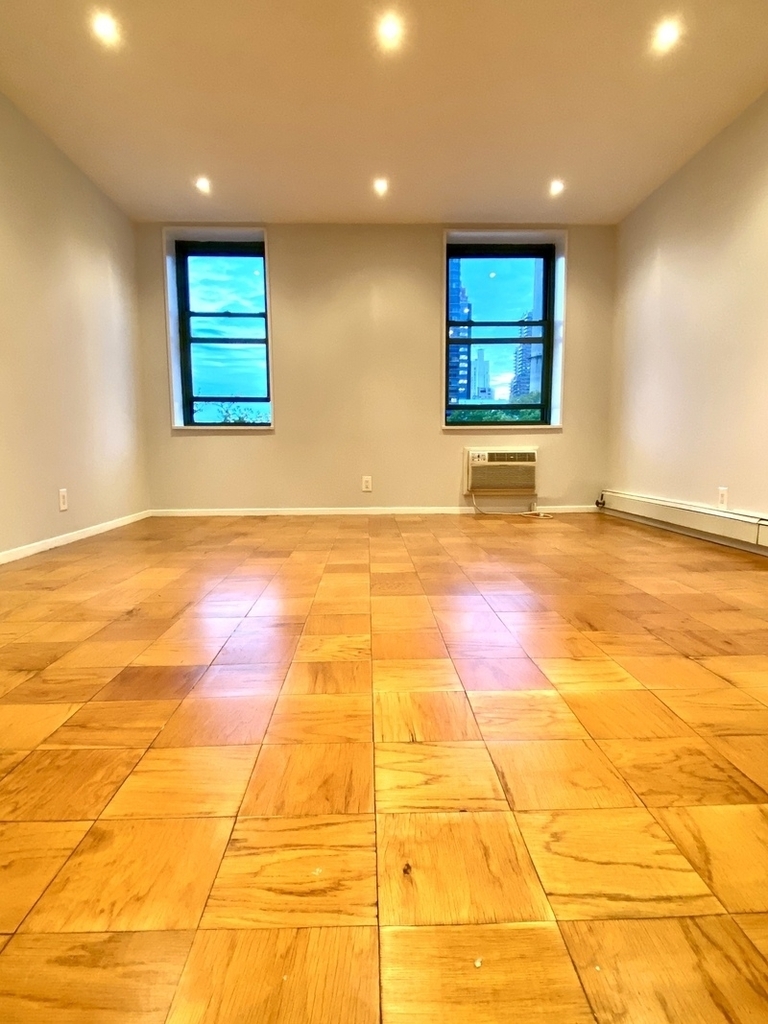 555 East 78th Street - Photo 3