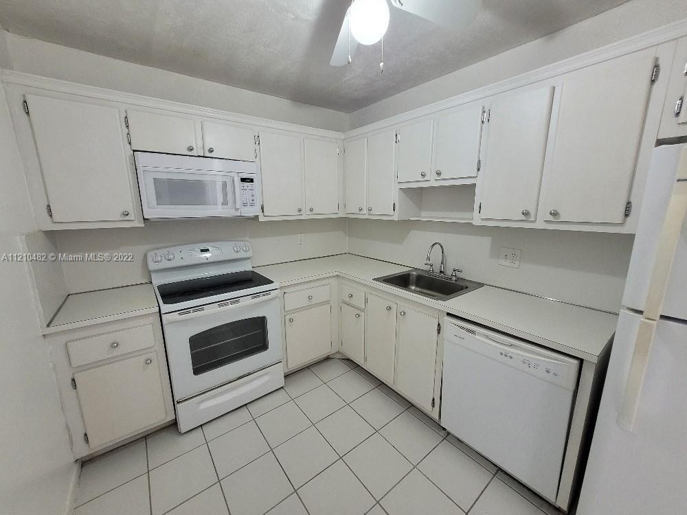 1200 Ne Miami Gardens Dr - Photo 1