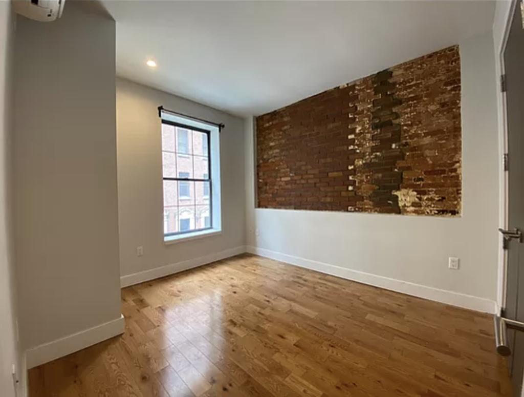 72 Willoughby Street - Photo 2