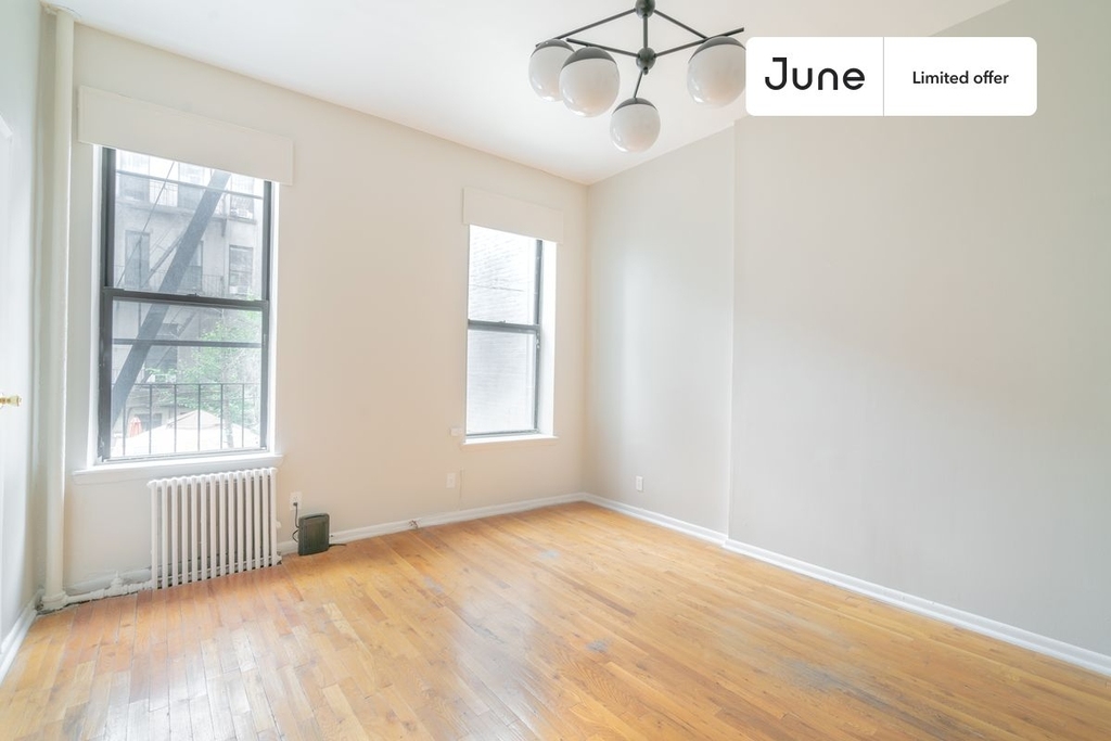 346 West 52 Street - Photo 8