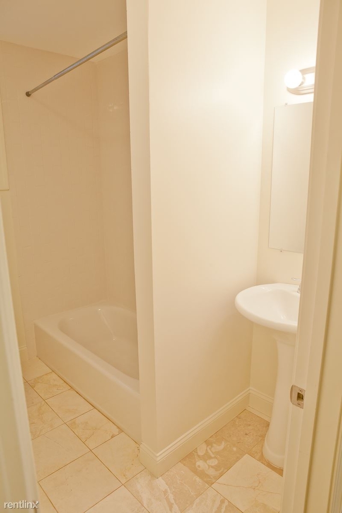 10 Darling St Apt 1 - Photo 3