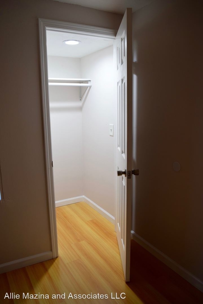 2043 West 42nd Street - Photo 12