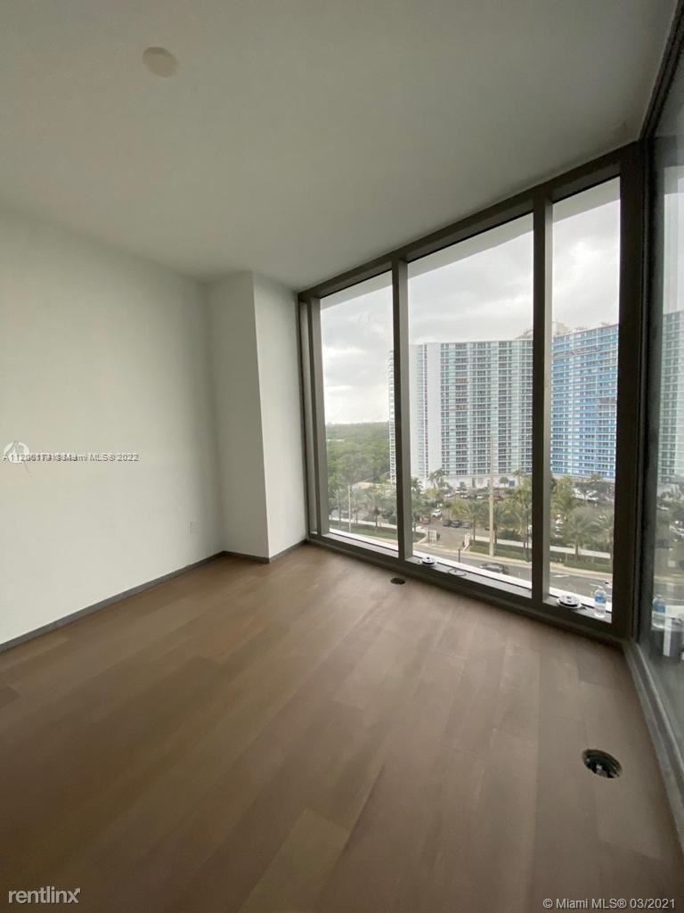 15701 Collins Ave - Photo 8