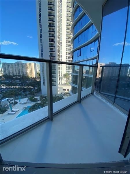 15701 Collins Ave - Photo 4