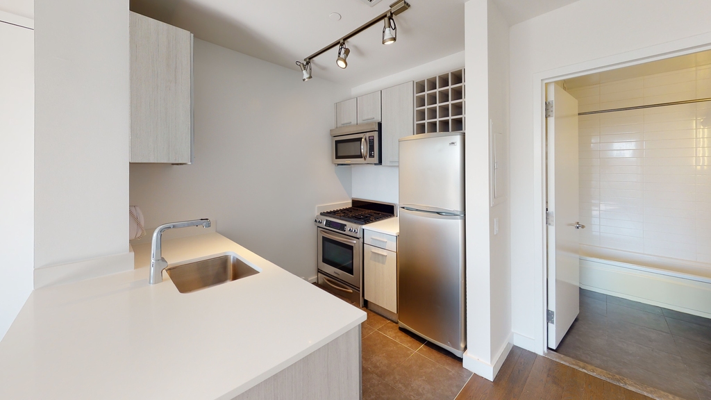 801 Amsterdam Avenue - Photo 2