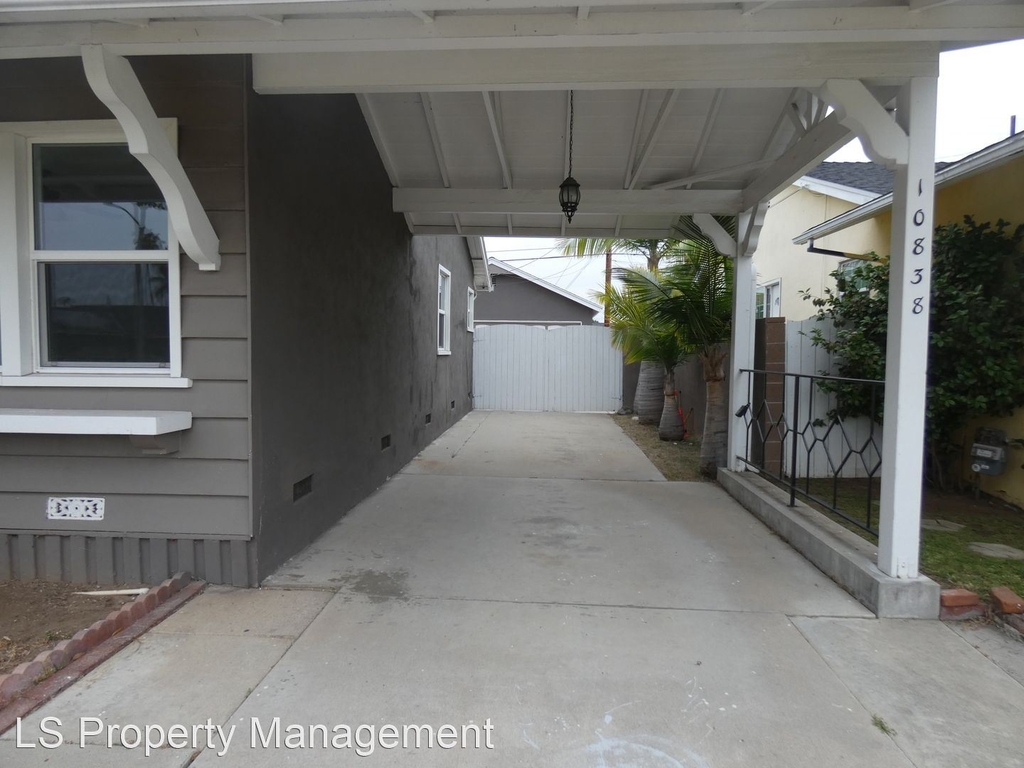 10838 Kane Ave. - Photo 1