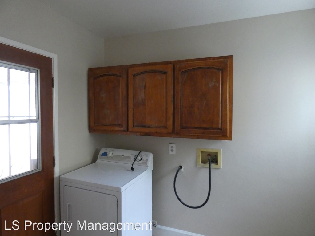 10838 Kane Ave. - Photo 9