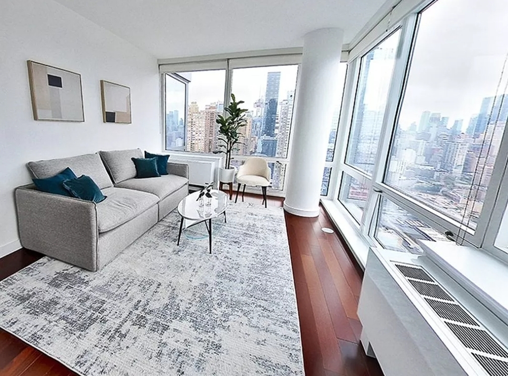 620 West 42nd Street - Photo 0