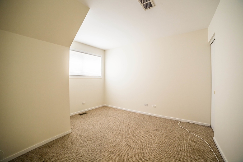 1151 W Eddy Street - Photo 3