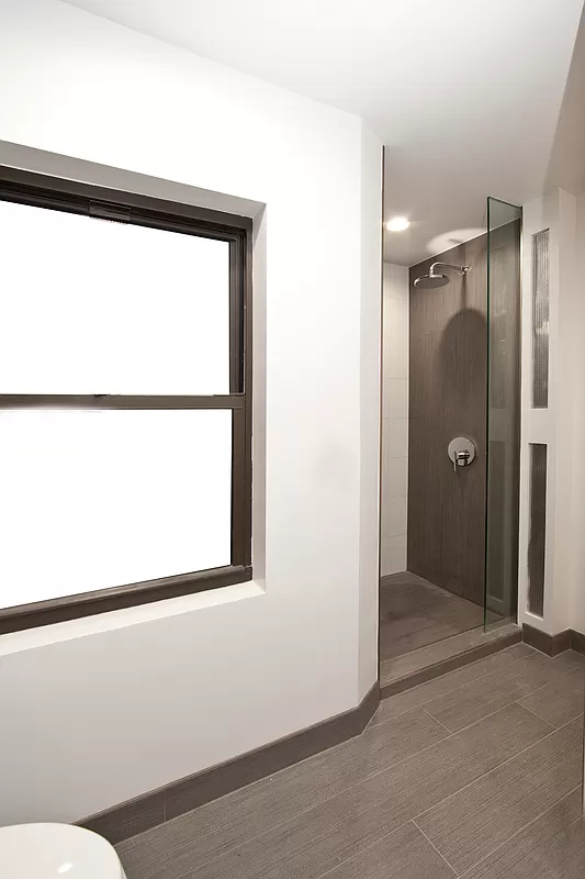 429 East 6th Street - Photo 2