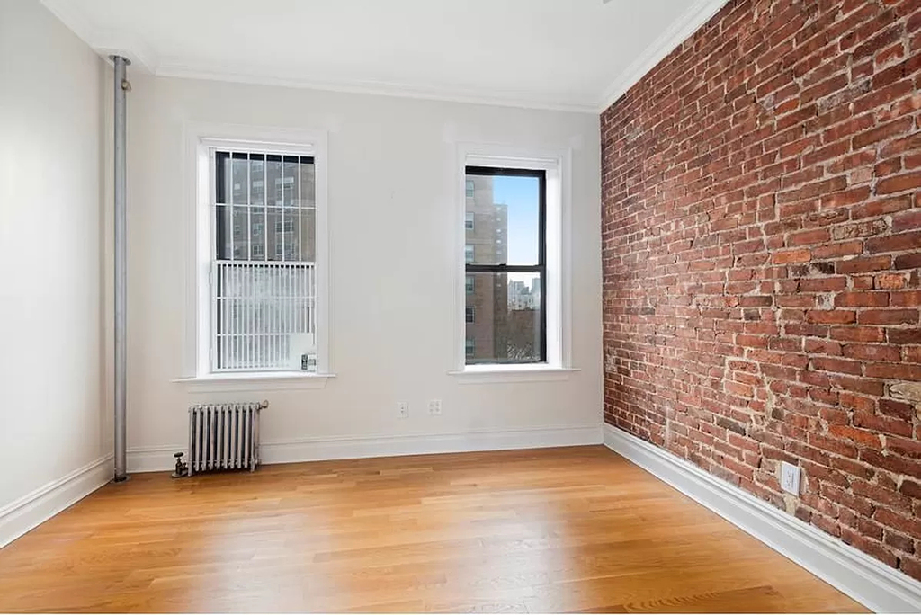 411 East 6th Street - Photo 2