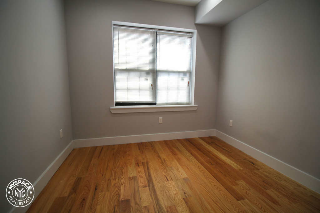 586 Bainbridge Street - Photo 2