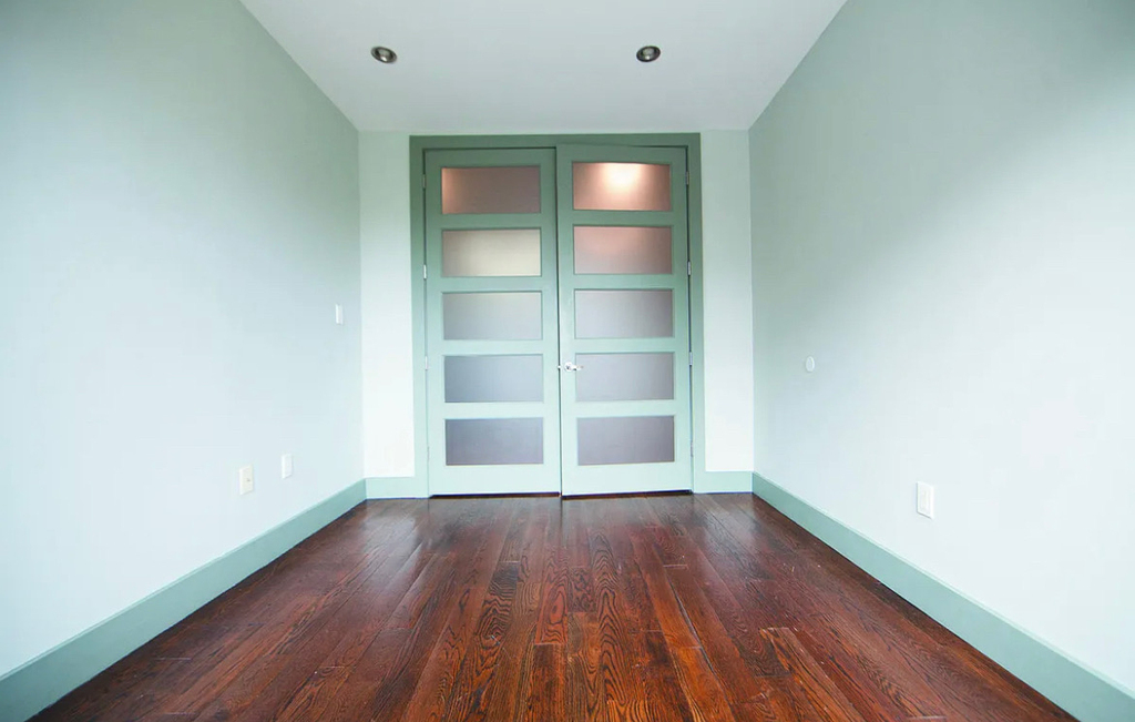 508 Seneca Avenue - Photo 2