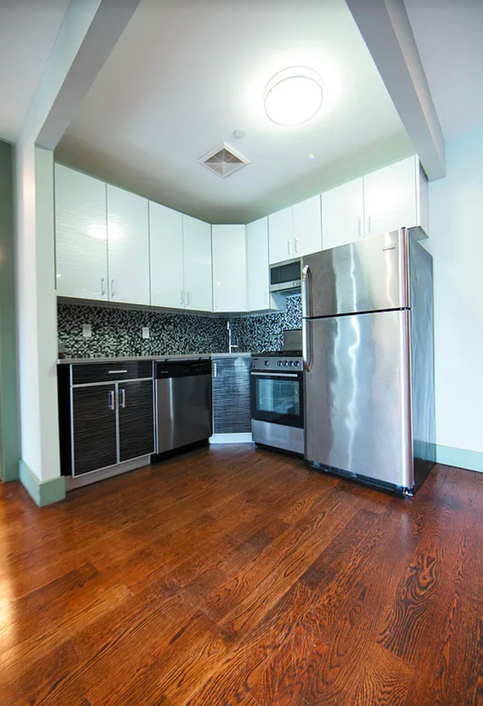 508 Seneca Avenue - Photo 1