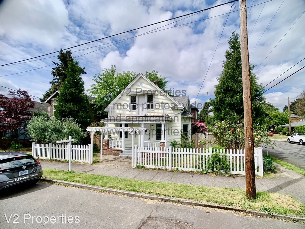 2105 Se 44th St - Photo 2