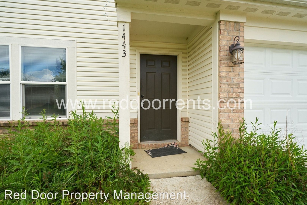 1443 Round Lake Rd - Photo 1