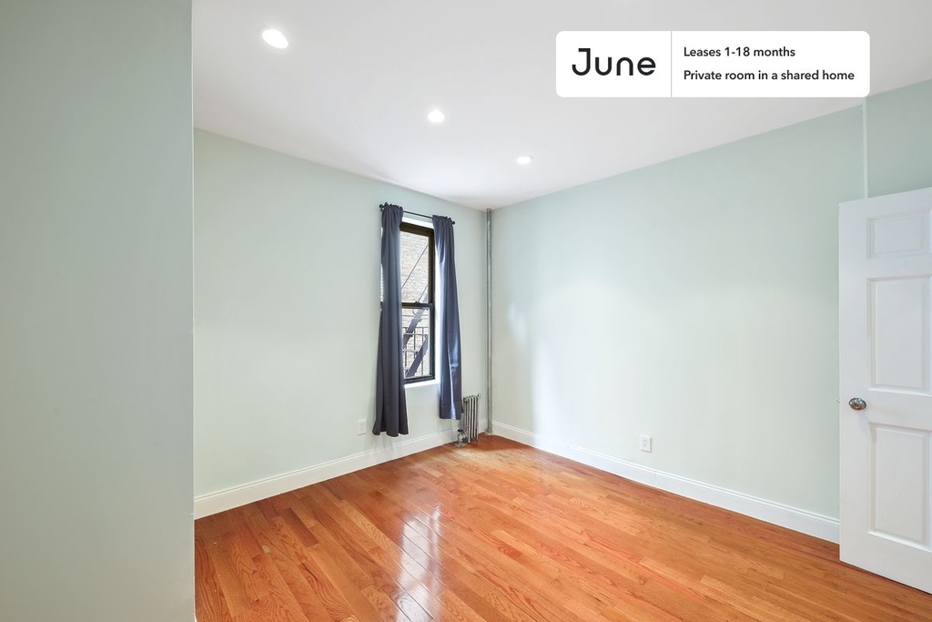 23 East 109th Street - Photo 1