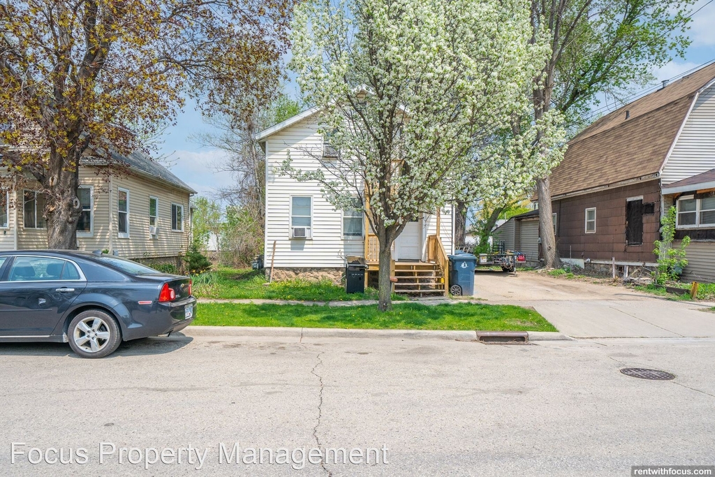 231 W Follett Street - Photo 1