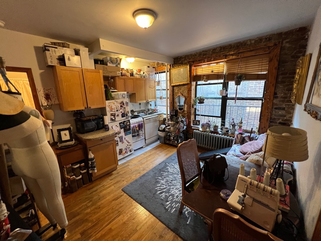 202 East 7th Street - Photo 0
