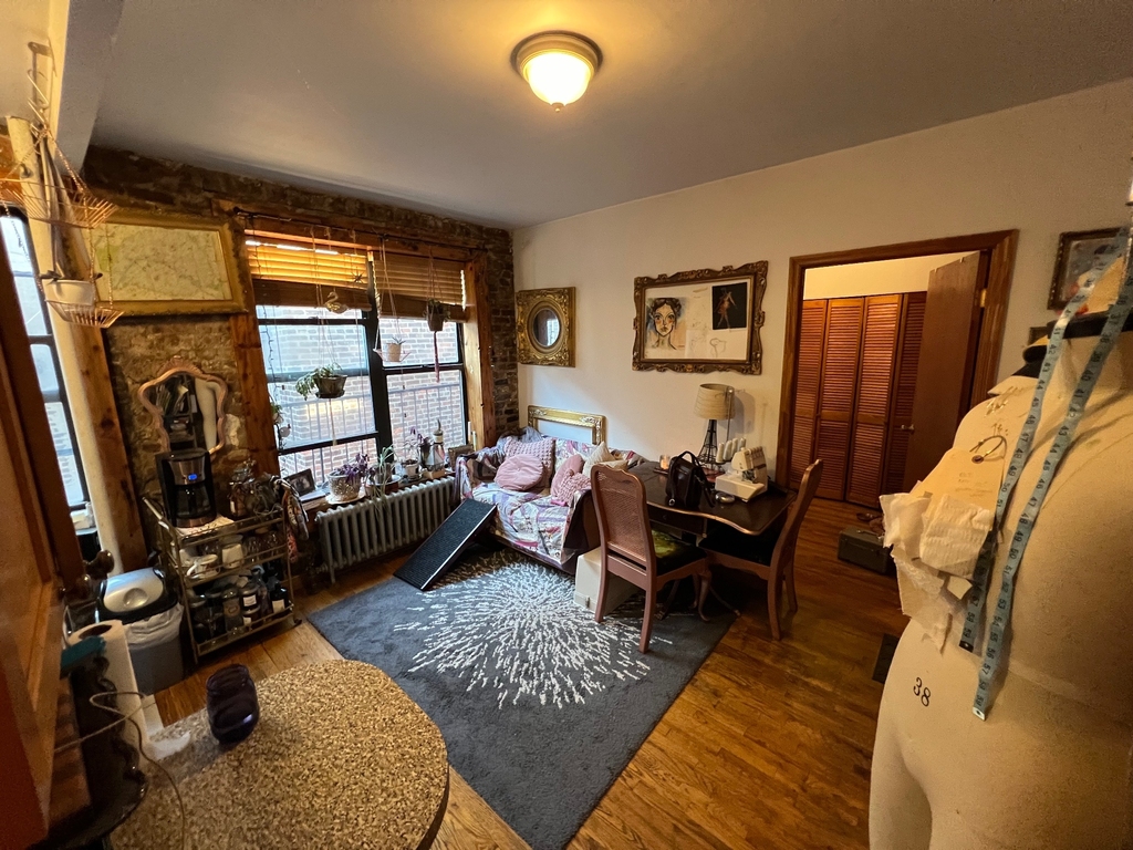 202 East 7th Street - Photo 1