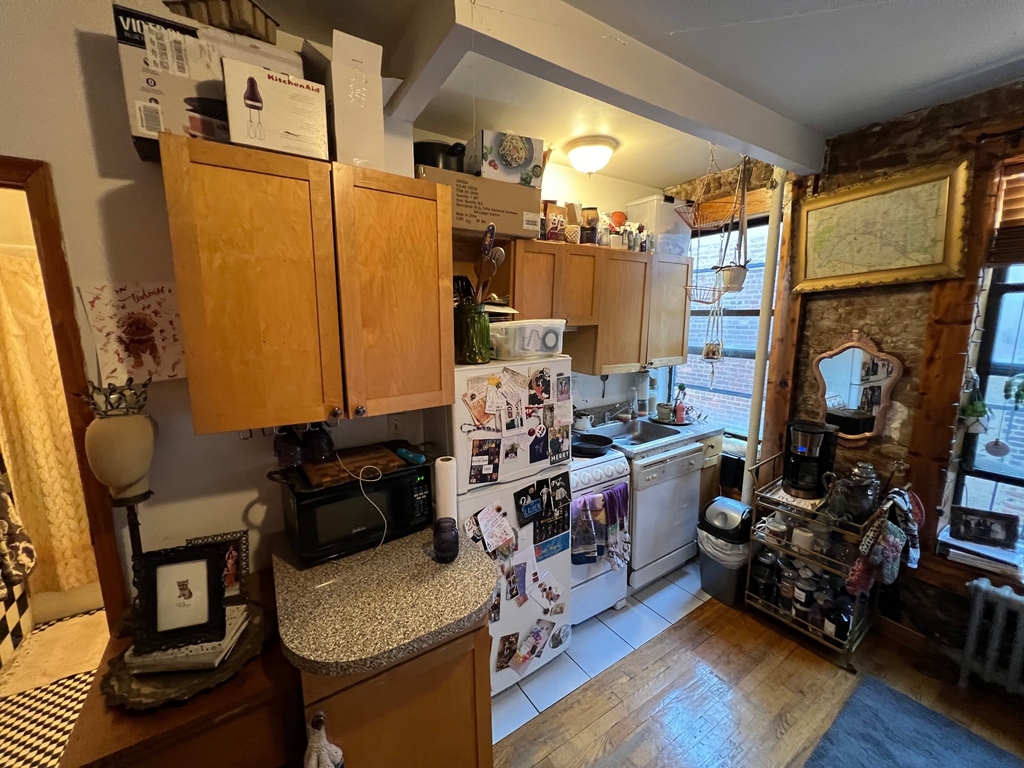 202 East 7th Street - Photo 3