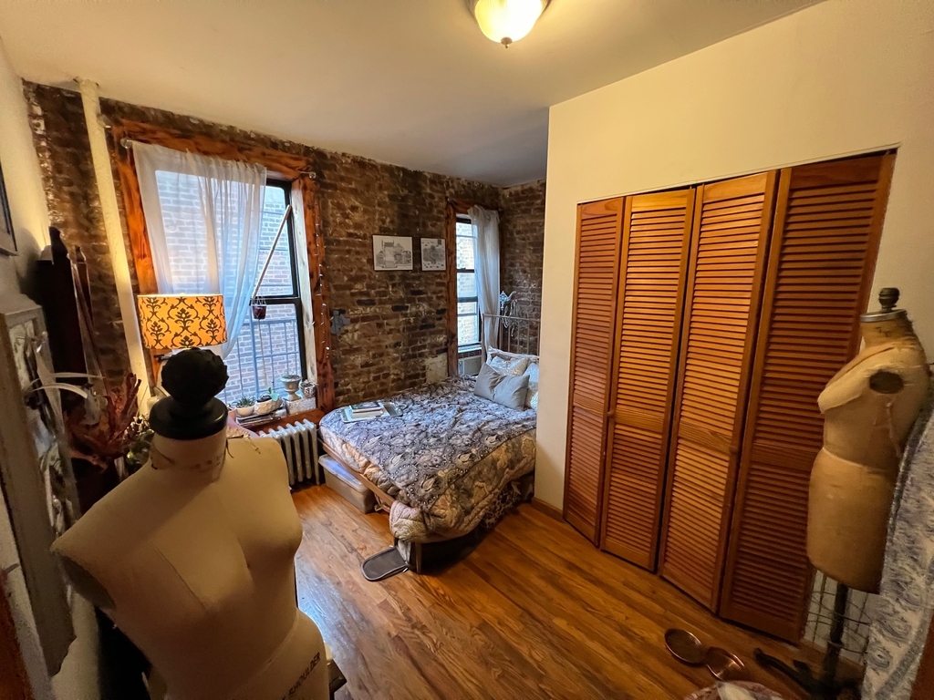 202 East 7th Street - Photo 4
