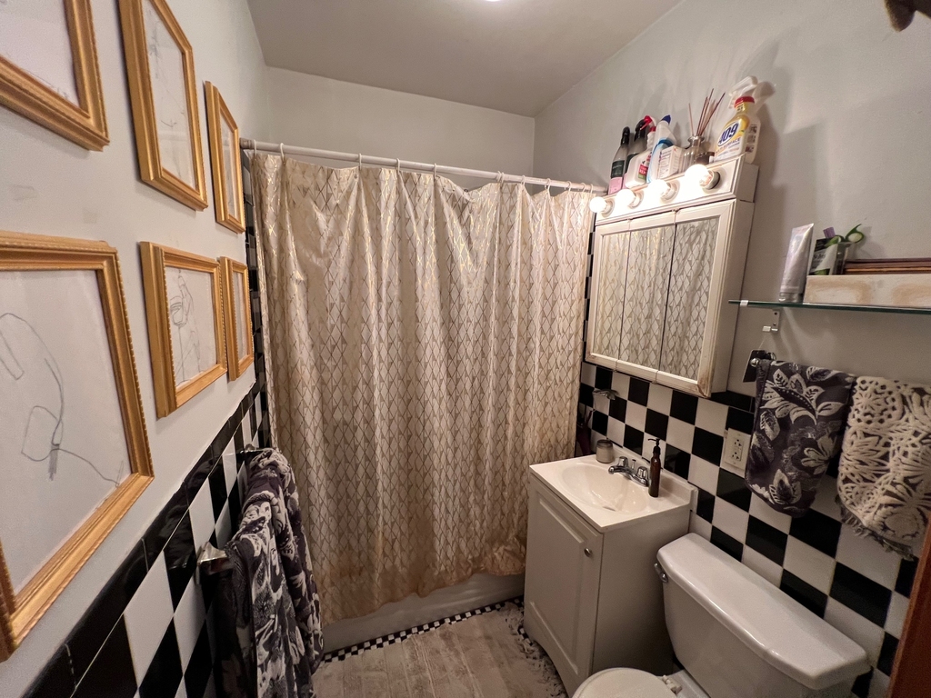 202 East 7th Street - Photo 8