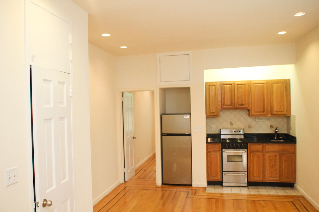 1441 York Avenue - Photo 2