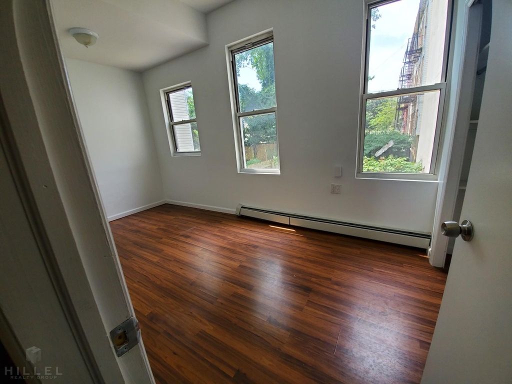 308 Evergreen Avenue - Photo 1