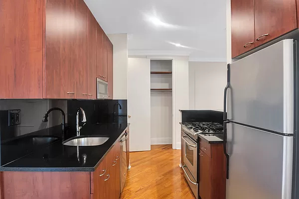 226 East 70th Street - Photo 1