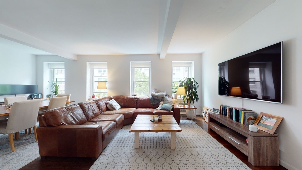 305 east 70th - Photo 0